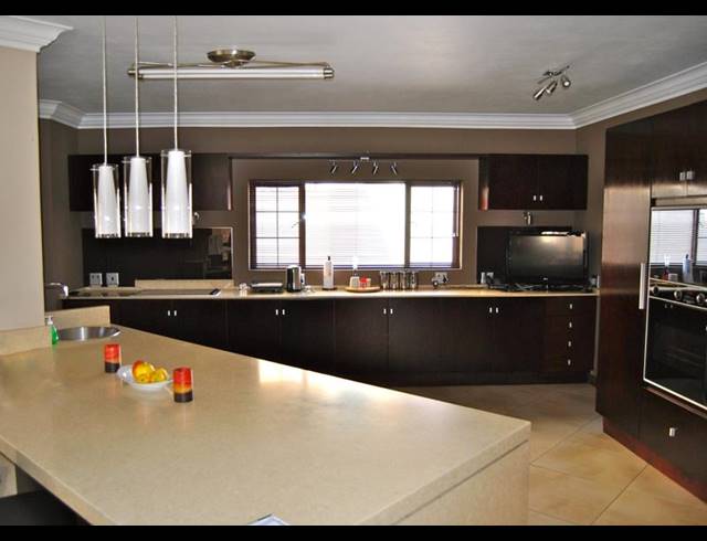 5 BEDROOM HOUSE FOR SALE IN MIDSTREAM ESTATE